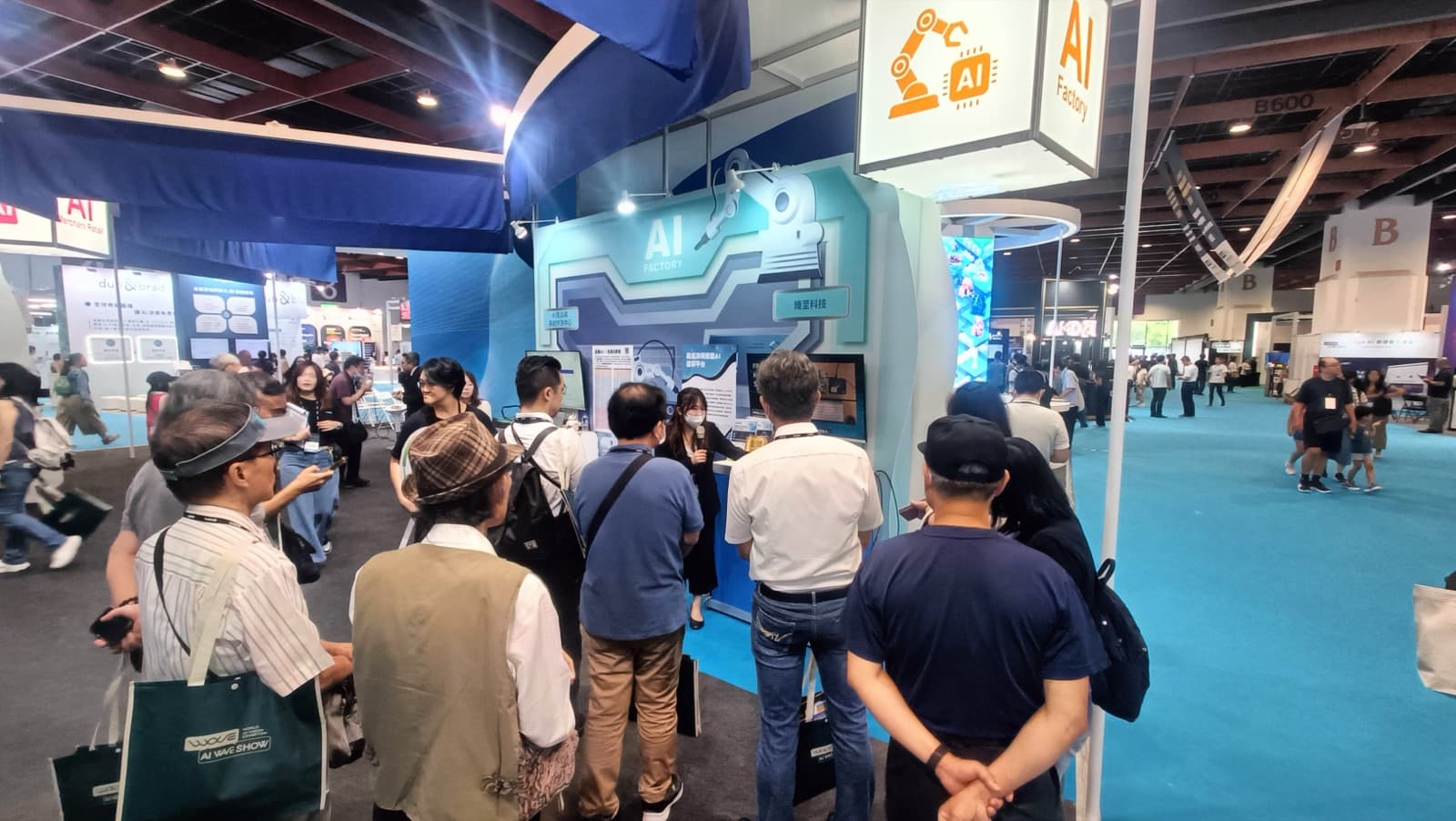 AI WAVE SHOW 展場現場
